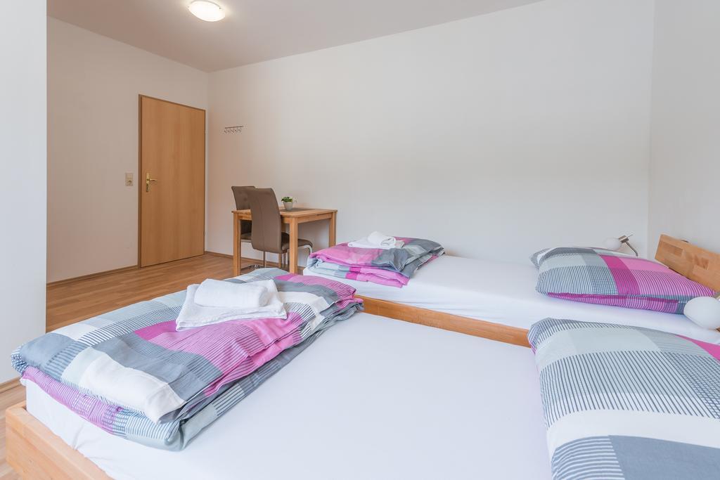 Roccos Raum Hotel Kapfenberg Eksteriør billede