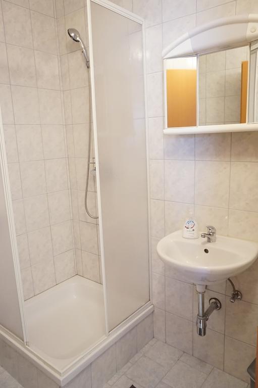 Roccos Raum Hotel Kapfenberg Eksteriør billede